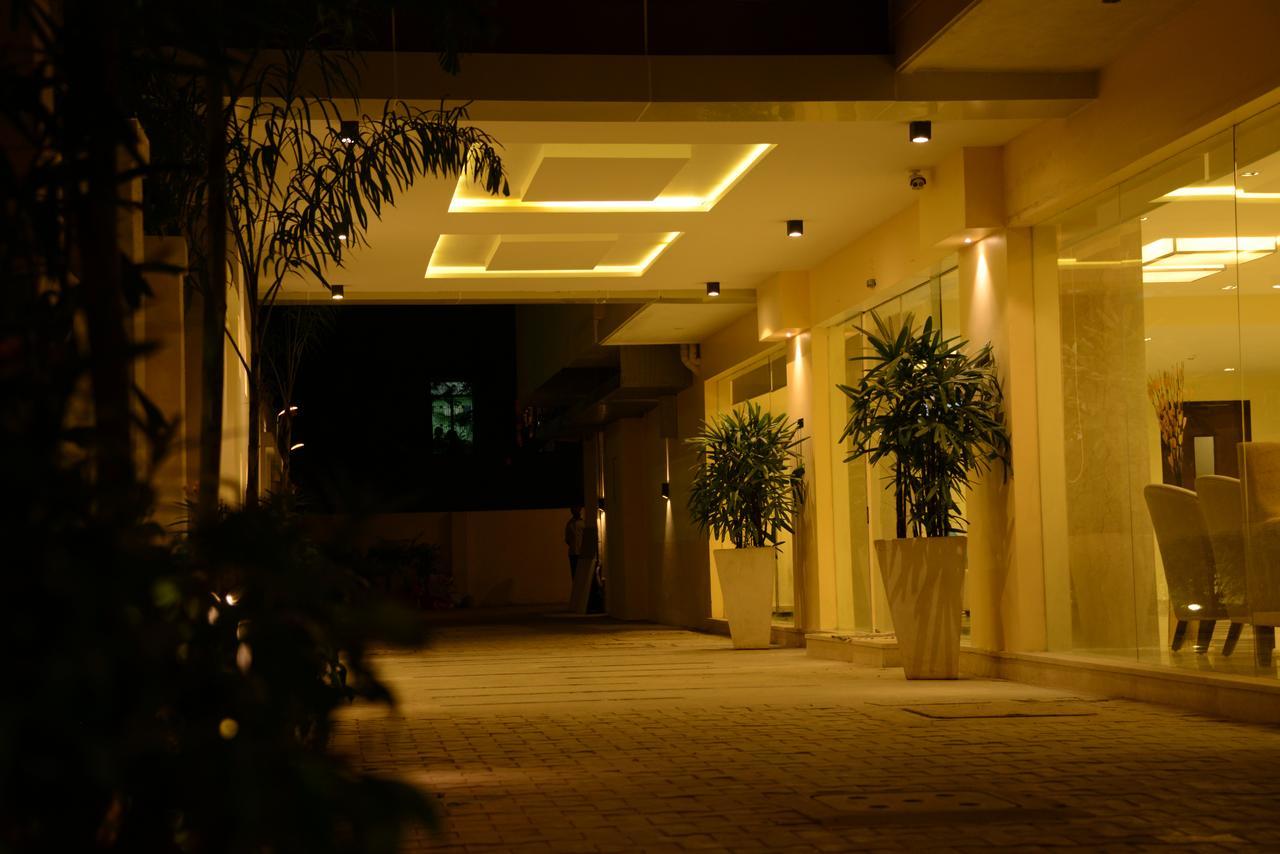 Hotel Blu Iris Chennai Exterior foto