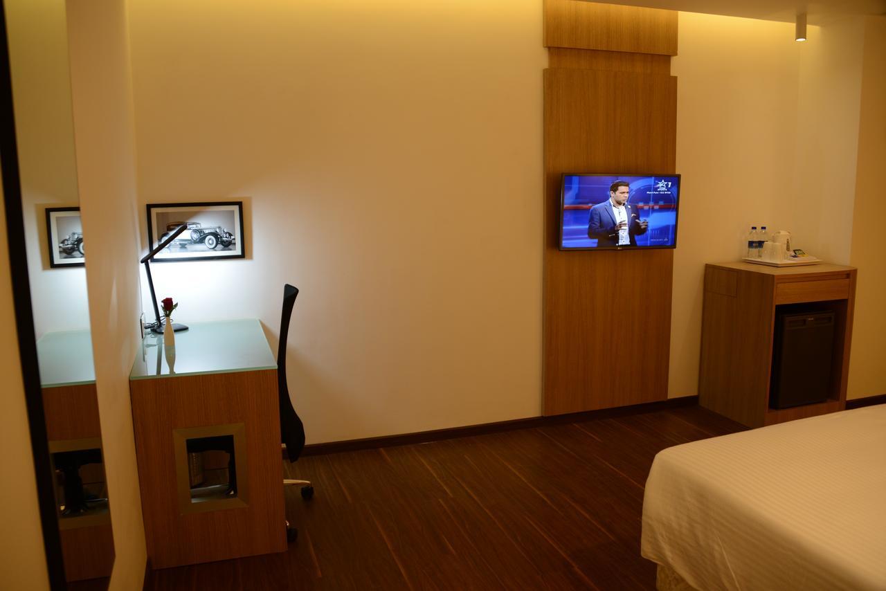 Hotel Blu Iris Chennai Exterior foto