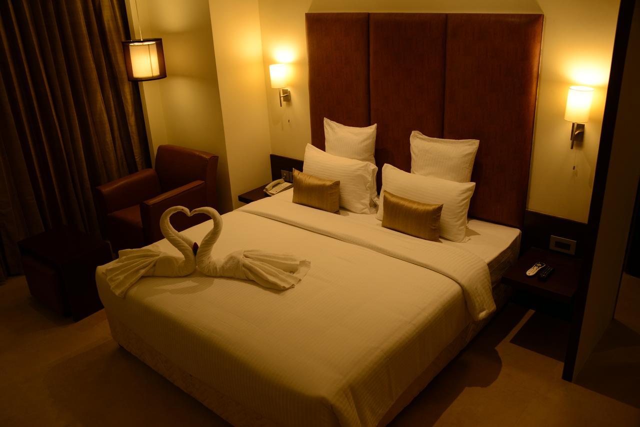 Hotel Blu Iris Chennai Exterior foto