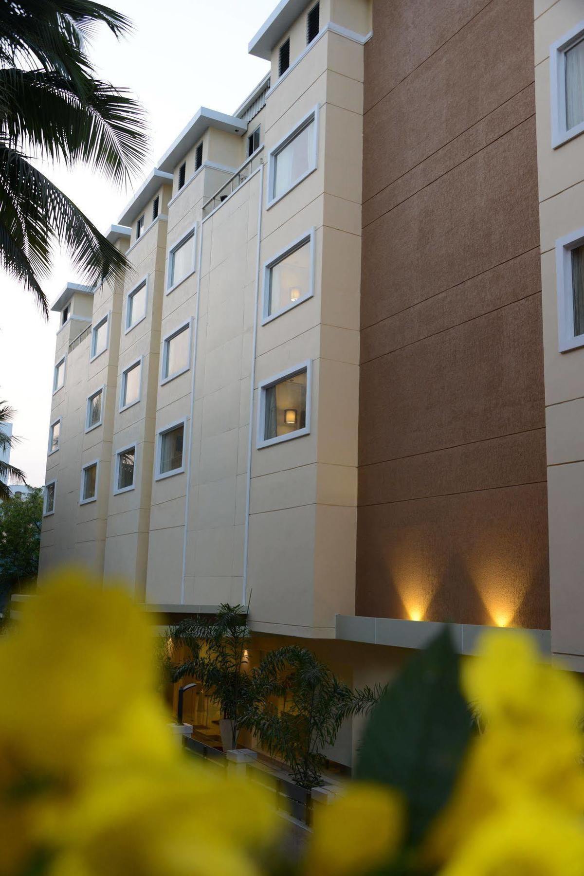 Hotel Blu Iris Chennai Exterior foto