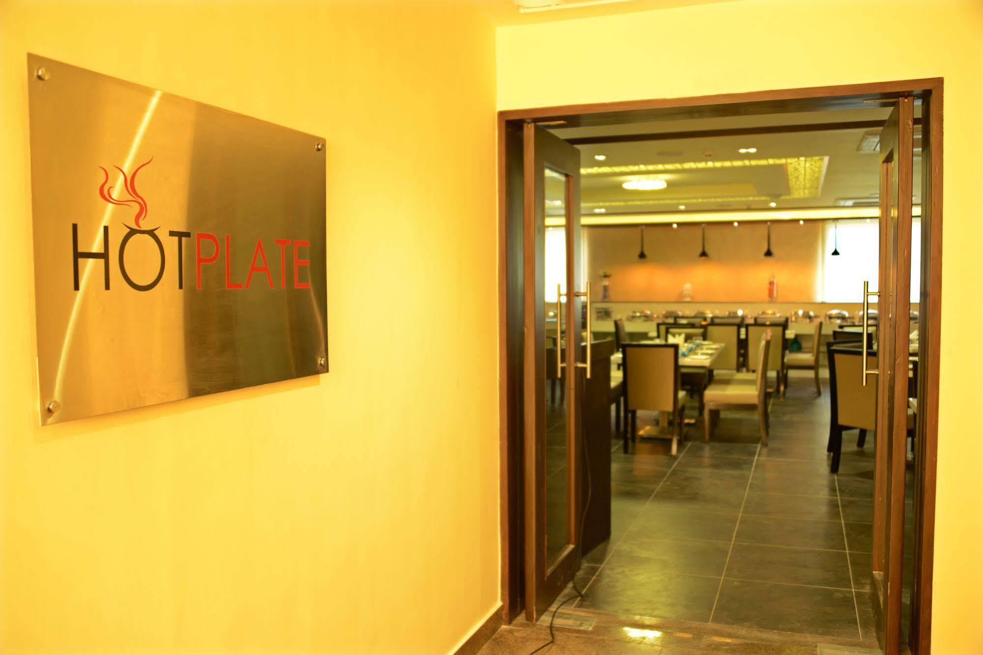 Hotel Blu Iris Chennai Exterior foto